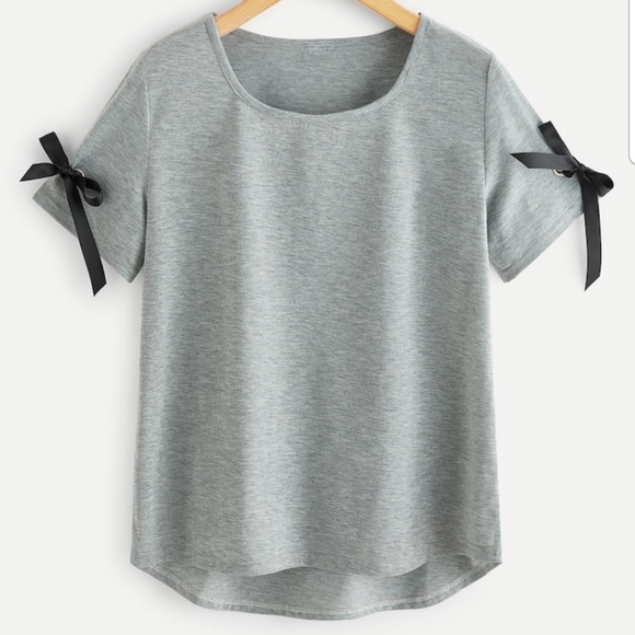Tops - ⬇️Gray Dip Hem Tee w/Eyelets for Black Arm Bows